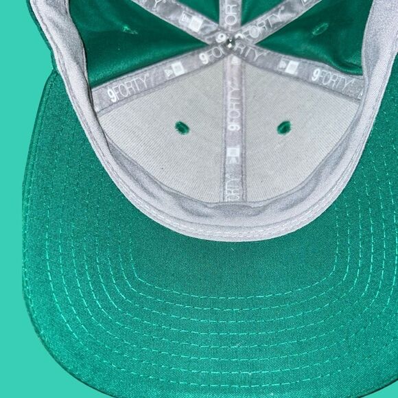 2018 New Era Minnesota Twins Green St Patricks Day Logo Adjustable Baseball Hat - Picture 8 of 12